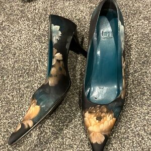 🌼 3/$20 Impo Shoes Leather